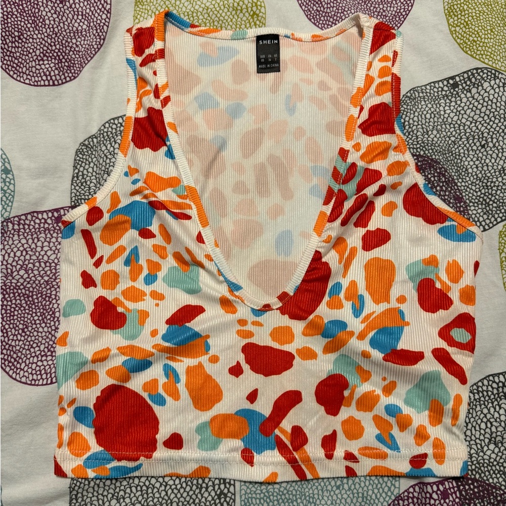 Abstract cropped tank top